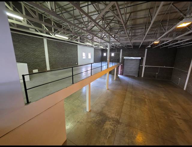 550M² WAREHOUSE TO LET IN STORMILL